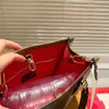 Ny handväska 85% fabrikskampanj avancerad mode stor kapacitet på väskan pendling mångsidig handväska elegans ljus lyx en axel crossbody väska