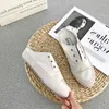 Talltor spanska satin halva små vita skor kvinnors casual singel vår och sommarsilk tunna stil en fot