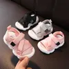 Sandales élégantes pour enfants pantoufles Sandales d'été Sandales Breatchables Sole douce de 1 à 3 ans Chaussures pour enfants