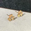 Boucles d'oreilles de trèfle Vancefe High de qualité plaquées avec des boucles d'oreilles de style simple et élégant en or rose 18 carats avec des fleurs lisses