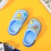 Sandales Nouvelles garçons et filles Soles et Softals Solit Cartoon Migne Breathable Hole Shoes Cartoon Baby Sandales Talons plats 240423