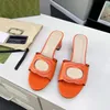 Kvinnor Lås utskuren gliddesigner Sandaler Läder Slippe Flat Slides mode Hollow ut gummisandal Summer Beach Flip Flopsladies Casual Shoeses