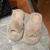 Chaussures décontractées vendant des pantoufles d'hiver dames croix en peluche douce furry femelle ouverte ouverte glisse femmes