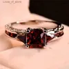 Bandringar Fashion Elegant Women Silver Color Princess Square Cut Red Stone Engagement Wedding for Jewelry Gift H240424