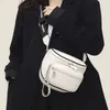 100% Cow Hide Femmes Messenger Sac Fanny Pack Bag de poitrine Zipper Sac argent féminin Purse de voyage Boullement Pocket Hip Bum 240419