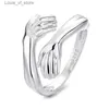 Band Rings Classic Creative Silver Color Hug for Women Fashion Metal Carved Hands Open Ring Birthday Party Jewelry H240424