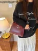 Womens axelväskor Designer Bag 2024 Premium Wine Red Crowd Box Cowhide Mini Handheld Diagonal Straddle