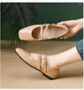 أحذية غير رسمية مسطحة نسائية من الجلد ماري جينس مربع إصبع القدم مزدوج مشبك حزام منخفض الكعب