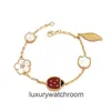 High -end sieradenarmbanden voor Vancleff dames precisie zeven Ladybug vijf bloemarmband dames licht luxe geëlektroplateerde goud dubbelzijdig witte fritillaria