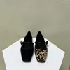 Zapatos casuales para mujeres en otoño 2024 con leopardo estampado cuadrado plano plano europeo y americano corte solo zapato de zapato