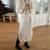 Casual Dresses Superaen 2024 Korean Chic Winter Elegant Style V-Neck Hanging Neck Design Midjan Stäng långärmad klänning