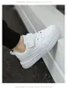 Детские обувь для крикета весенняя белая ботинки для мальчиков из кожа топ -топ -девочки маленькие белые туфли повседневная штука в начальной школе белые спортивные туфли