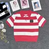 Damesbreien Tees Designer M Familie 24 Lente/zomer Nieuwe polo kraagbrief Borstbadge Intercolor Stripe gebreide top voor vrouwen snne