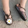Летние дети Желе Сандалии Сладкие цветы Девушки Девушки для малышей детские дышащие пустые туфли 240411