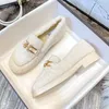 Casual Shoes Metal Buckle Decoraton Fur Flat Woman 2024 Designer Lambfur Loafers Pearl Pandent Square Toe Plush Mules Women Flats