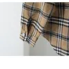 Shirts 2023 Spring Nieuwe Kinderkleding Langelvaart met lange mouwen Gestreepte geprinte single -singleed Splited Pocket Koreaanse versie jongens kledinghemd