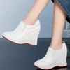 Sapatos casuais moda tênis feminino cunhas de couro genuíno altas saltos vulcanizados fêmeas redondas bombas de plataforma de topo pães de baixo