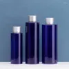 Bouteilles de rangement 300pcs / lot vide 100 ml 3,38 oz bouteille de parfum de sérum bleu en plastique avec capuchon en argent mate