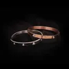 Högkvalitativ lyx Bangle Carter 18K Rose Gold Minimalist Style Armband Kvinnliga Simple Hand Jewelry bleknar inte koreansk version Online Röd personlig tjejfri