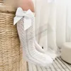 Летние девочки Полые вязаные носки сладкие детские ленточные луки отверстие 3/4 колена высокая принцесса Сокс Дети Хлоптальные ноги S1346