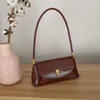 Bolsas de ombro retro Bolsa de axila retro Baguete feminino 2024 moda de celebridades da web fácil de pegar uma bolsa única para senhora