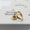 Designer ring för kvinna Viviennes Westwoods Luxury Saturn Ring Empress Dowager XI Spins and Wraps Saturn Letter Ring Female Hip Hop Fashion Planet Open Ring