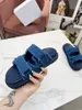 Luxus Cowhide Womens Slip auf Sandalen Verstellbare Knöchelschnalle -Hausschuhe Designer gesteppte Textur Objektträger Plattform Heels Outdoor Beach Schuh Damen Mules Leisure Schuh