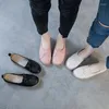 Freizeitschuhe Mode Frauen Designer Kuhleder-Laobinnen weibliche Flachschneider Ladies Slip-on Moccasins