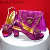 Sandały Nowy przylot włoski projekt mody Wysokie obcasy Sandały Piękny PU z purpurowym butami i torbą na ślub Partyl2404