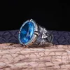 Bandringen retro handgemaakte Turks voor mannen vintage metaal snijpatroon zilveren kleur ingelegde blauwe zirkoon punk ring moslim sieraden H240424