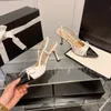 Designer Slingback Heels Versa Dress Shoes Luxe metalen diamant Logo Casual schoenen Glijdende muilezel Dames hoge hakleer schoenen