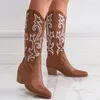 Laarzen 2024 cowboy voor vrouwen faux blad scroll geborduurd punt teen chunky hakken knie hoge westerse schoenen zwart wit