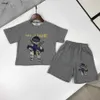 Varumärke Baby Tracksuits Summer Boys Set Kids Designer Kläder Storlek 90-150 cm astronautmönster Print rund hals T-shirt och shorts 24 aprril