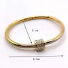 Perlen neue klassische Mode-Titanium-Stahlarmband rotierende Öffnungen Frauen Edelstahl hübsches Taille Gold-plattiertes Armband 3 Farbe 240423