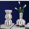 Vaser nordiska kreativa keramik enkel handmålad svartvitt hantverk vas vardagsrum sovrum hem dekorat ornament
