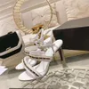 Designer Luxus Zehen Sandalen Damen 100% Ledertemperament Weiße schwarze Aprikosenschnallenschuhe Ladys sexy Mode Kette Stiletto High Heels Sandale