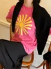 女性のTシャツ女性と男性花柄のTシャツ春2024年春夏、ユニセックスOネック半袖カジュアルピンクティートップ