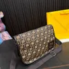 Yeni yüksek kaliteli tasarımcı çanta erkek ve kadın messenger çanta moda crossbody çanta palladyum kaplama metal parçaları presbbiyopi logo büyük kapasiteli inek derisi omuz çantası