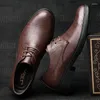 Sapatos casuais em couro genuíno masculino britânico tênis masculino mass moda masculino vestido formal apartamentos cavalheiros