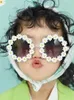 Lunettes de soleil encadre les lunettes de soleil enfants