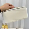 Kosmetiska väskor vegan pu kvinnor mode enkel smink påsar kvinnliga vattentäta stora kapacitet toalettartiklar arrangör väska med handtag
