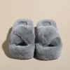 Chaussures décontractées vendant des pantoufles d'hiver dames croix en peluche douce furry femelle ouverte ouverte glisse femmes