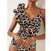 Swimwear de mujeres con estampado leopardo de mujer Traude de una pieza 2022 Nuevo estilo de honda bikini elegante backles sin traje de baño Slim alta cintura de playa D240424