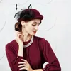 女性のためのベレー帽ウール帽子エレガントビンテージウェディングハットレディースフォーマルフローラルイングランドスタイルパーティーフェドラキャップB-7452