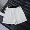 Chan Nowe 2024 CC Kobiety dżinsy dżins designerskie ubrania kobiety spodnie kobiety dżinsowe spodenki dżinsowe dżinsowe spodnie spodnie damskie spodnie gorące gorące spodenki