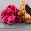 Dekorative Blumen 10pcs/Los hochwertiger Damast Blumenhaarklammern Rollte Rose Haarnadeln für Mädchen Accessoires 7 Farben