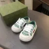 Zapatos para niños pequeños populares impresión completa de letras zapatos de diseño para niños.