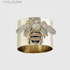 Band Rings Exquisite Luxury Gold Colors Carved Bee for Women Trendy Metal Inlaid White Stone Party Ring Engagement Jewelry Gift H240424