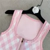 Zoete roze gebreide geruite rok 2 -delige sets voor vrouwen zomer sexy ucollar crop camisole tops bodycon mini pakken vrouwelijk 240417