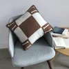 Luxurys Designers Cushion Fashion Fashion High Quality Throw Designs Designs Cushions Letter Square Decorative Oreads with Five Colors2943843